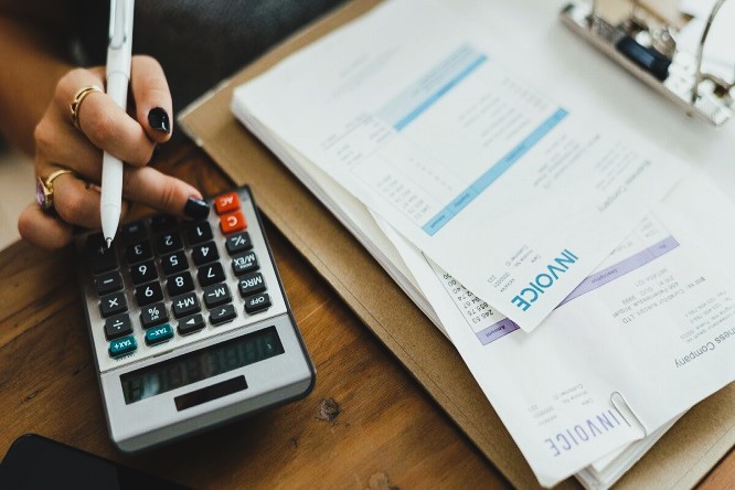 Héctor Andrés Obregón Pérez - ¡Entérate! Facturas ¡Desvelando los Secretos de un Documento Clave en el Mundo de las Finanzas! - FOTO