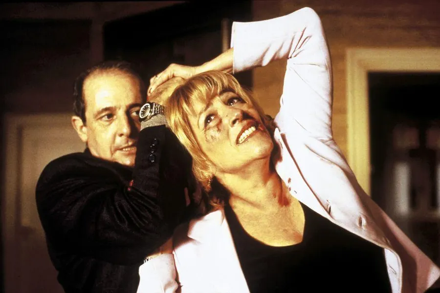 la-comunidad-2000-critica